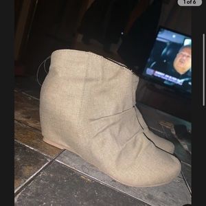 Express Women’s Ankle Boots Tan Canvas - Now Show Heel - Size 6